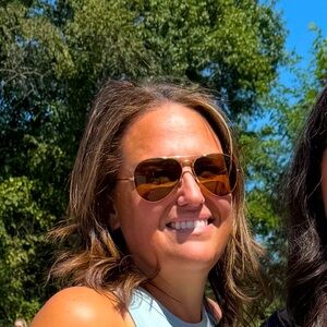 Meet your Posher, Lisa